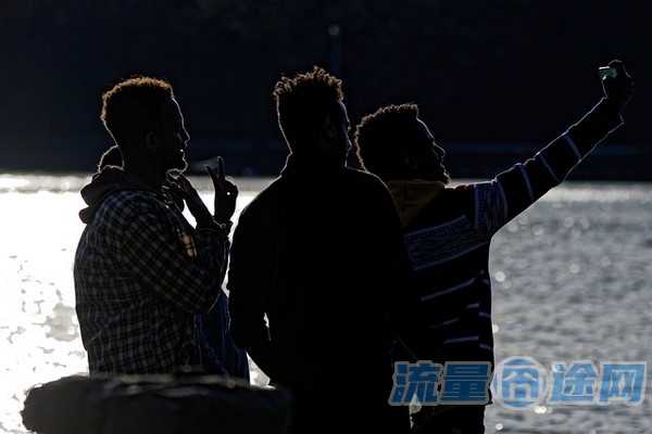 流量囧途文章-流量卡怎么寄邮箱（流量卡怎么放入手机）